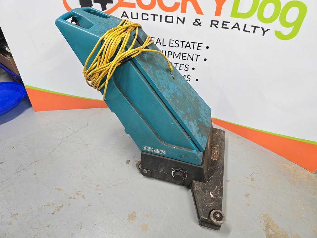 Tennant 3280 Industrial Vaccum