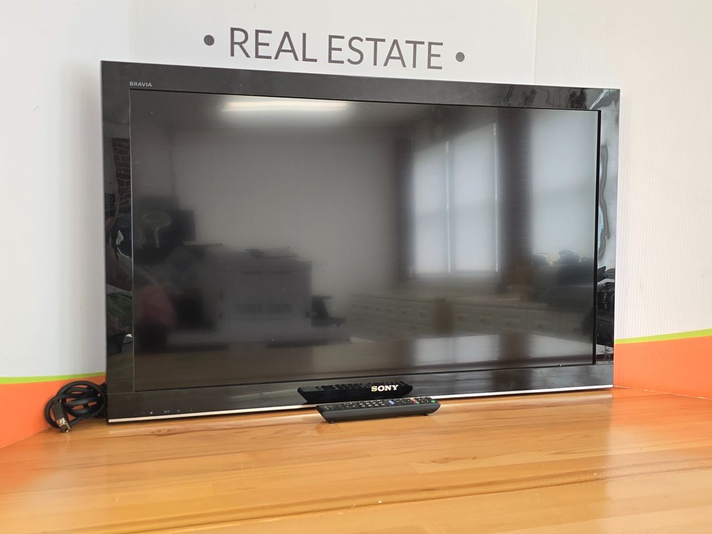Sony Bravia 40" TV w/ Remote