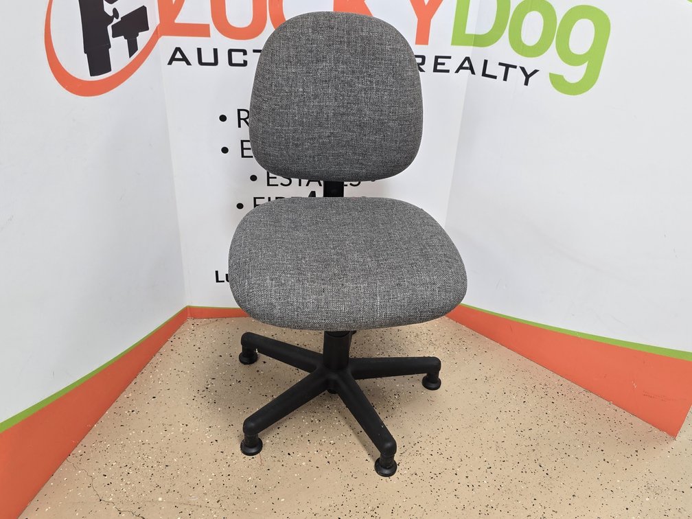 (1) Rolling Office Chair