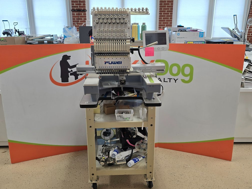 Fuwei Single Head Computerized Embroidery Machine w/ Rolling Cart & Embroidery Supplies