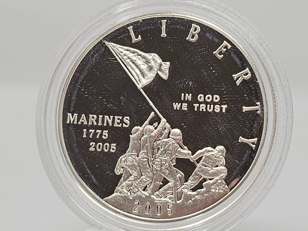 2005-P Marines Corps Commemorative Silver Dollar w/ Capsule 