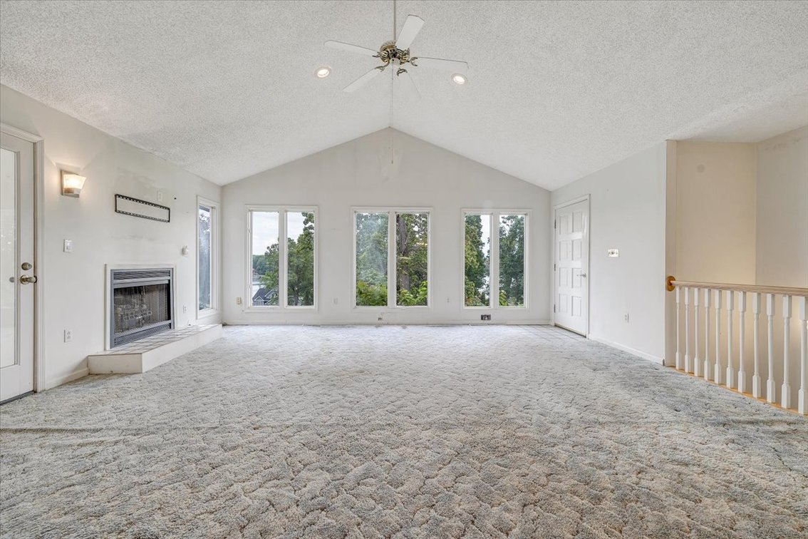 Image for 205 Park Shores Circle Real Estate Auction