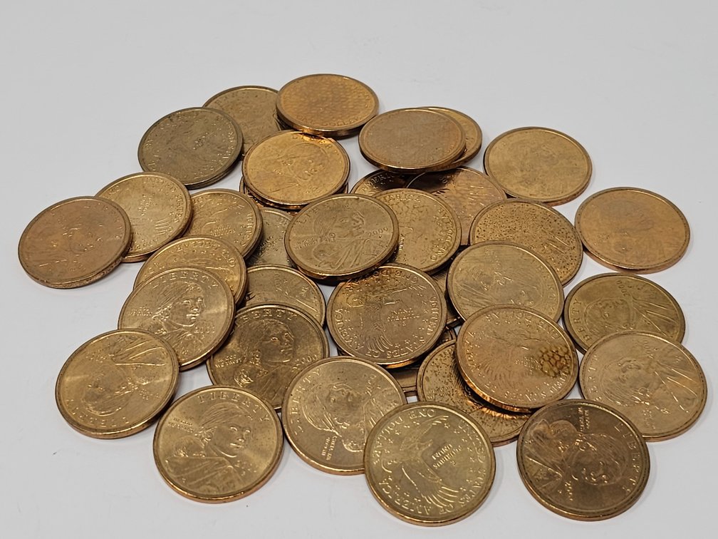 (35) 2000-P Sacagawea Dollars