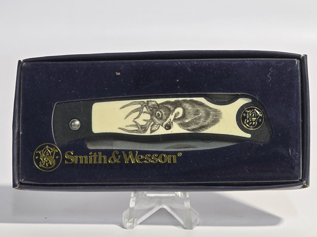 Smith & Wesson Knife w/ Box