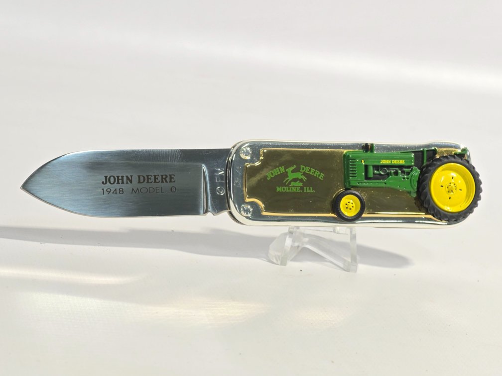 Franklin Mint John Deere 1948 Model B Folding Knife w/ Black Zippered Bag