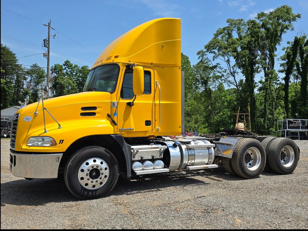 2015 Mack Pinnacle - 251,xxx Miles - M12 Auto Trans - M8 Engine 