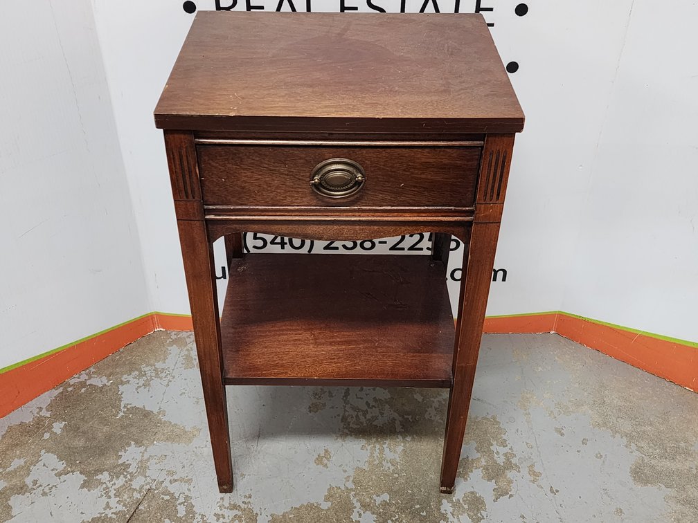 Federal Style Mahogany Lamp Table w/ Drawer 