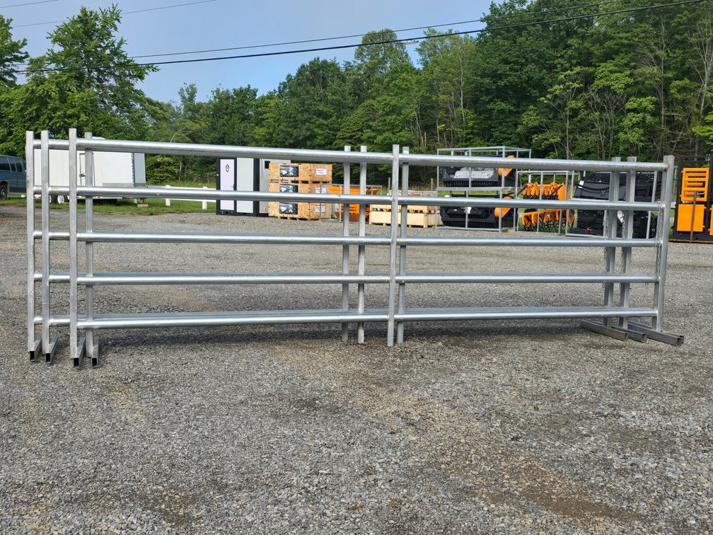 (4) 17' Heavy Duty Freestanding Cattle Panels