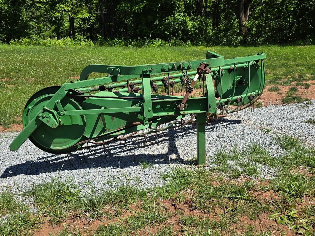 John Deere 350 Rake 