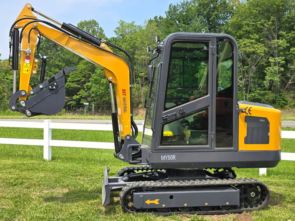 Unused AGT MY50R 2 Ton Mini Excavator - Hydraulic Thumb - 28 HP Gas Motor - Hydraulic Blade
