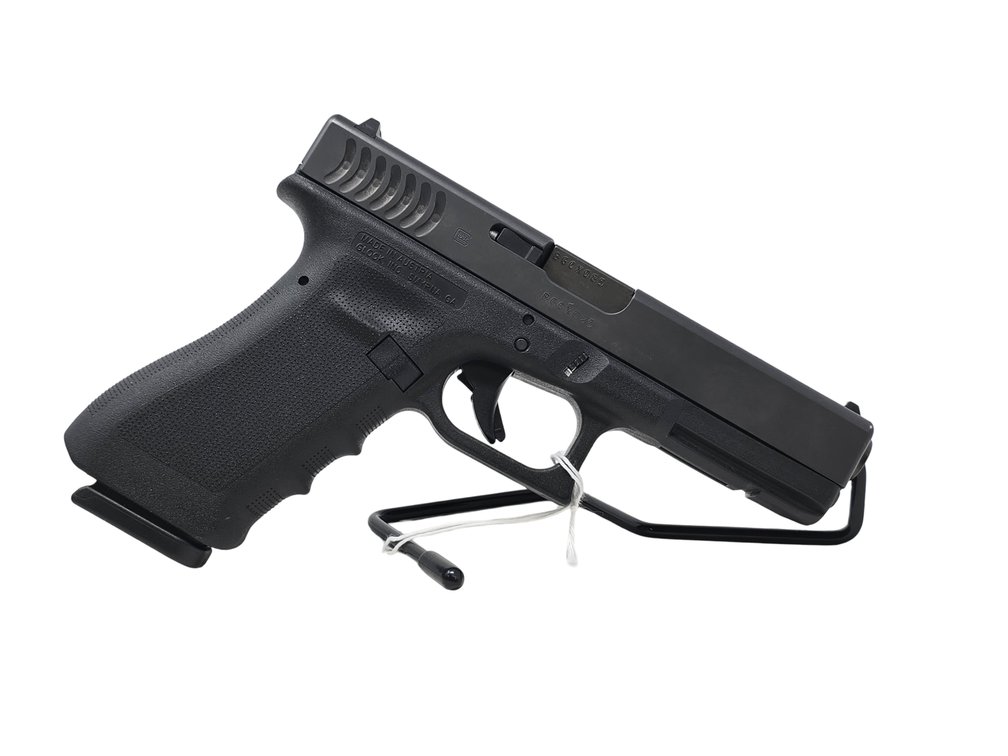Glock 17 9mm - (2) Magazines - Hard Case - Serial BGCX085