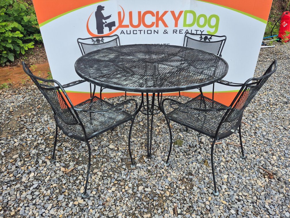 Wrought Iron Patio Table (29"×48") and Chairs 32.5"×26"×20"