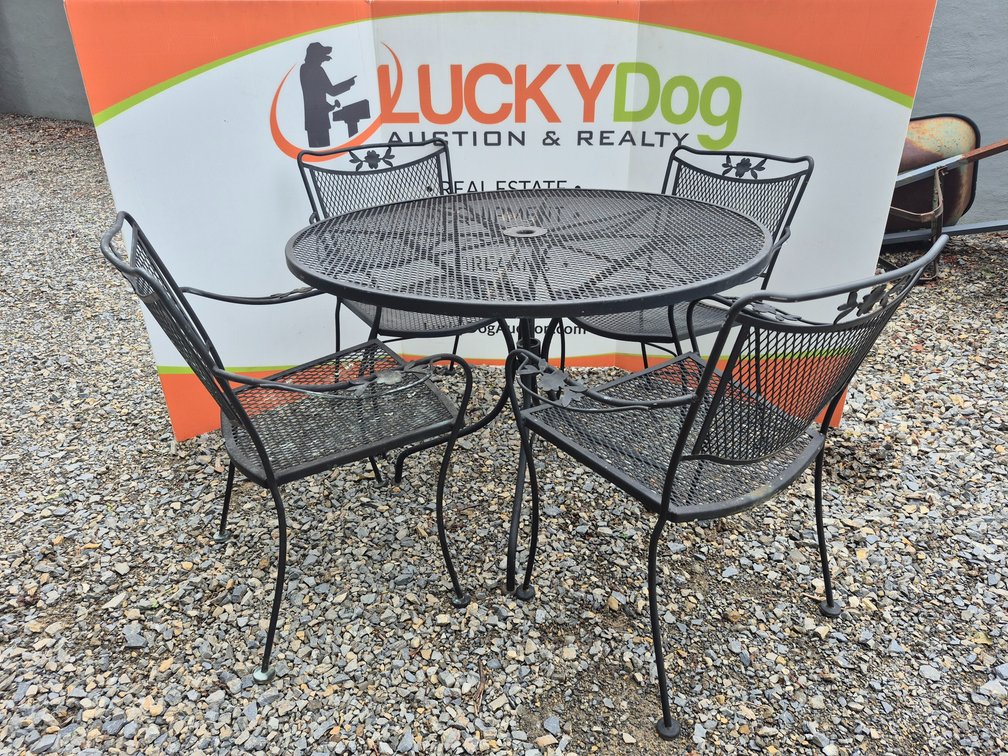 Wrought Iron Patio Table (29"×42") and Chairs 32.5"×26"×20"