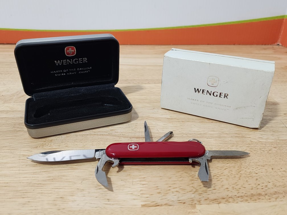 Wenger "Maker Of The Genuine Swiss Army Knife w/ Box 