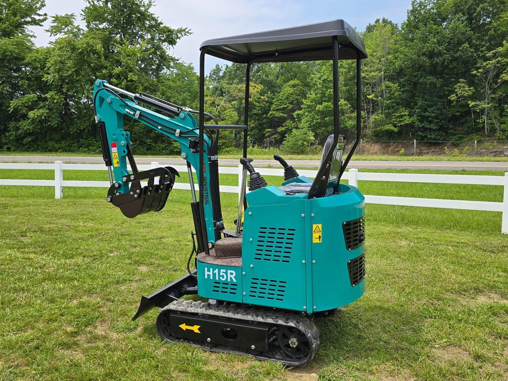 Unused AGT H15R Mini Excavator - 420cc Gas Engine - Hydraulic Blade 