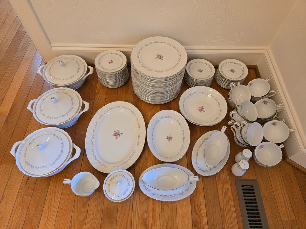 Royal Swirl Fine China Set - 95 +/- Pieces Included