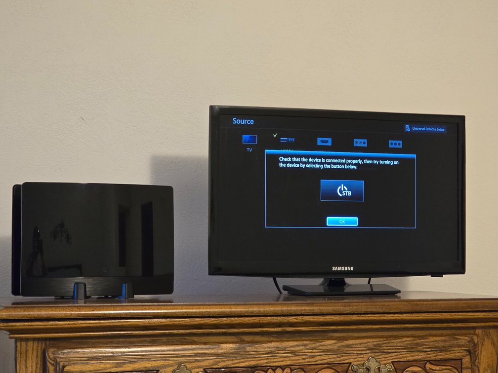 24" Samsung Smart TV - HD Antenna - Remote Included