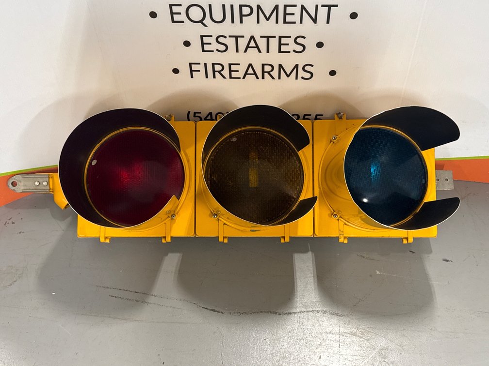 Eagle Three Light Traffic Light 