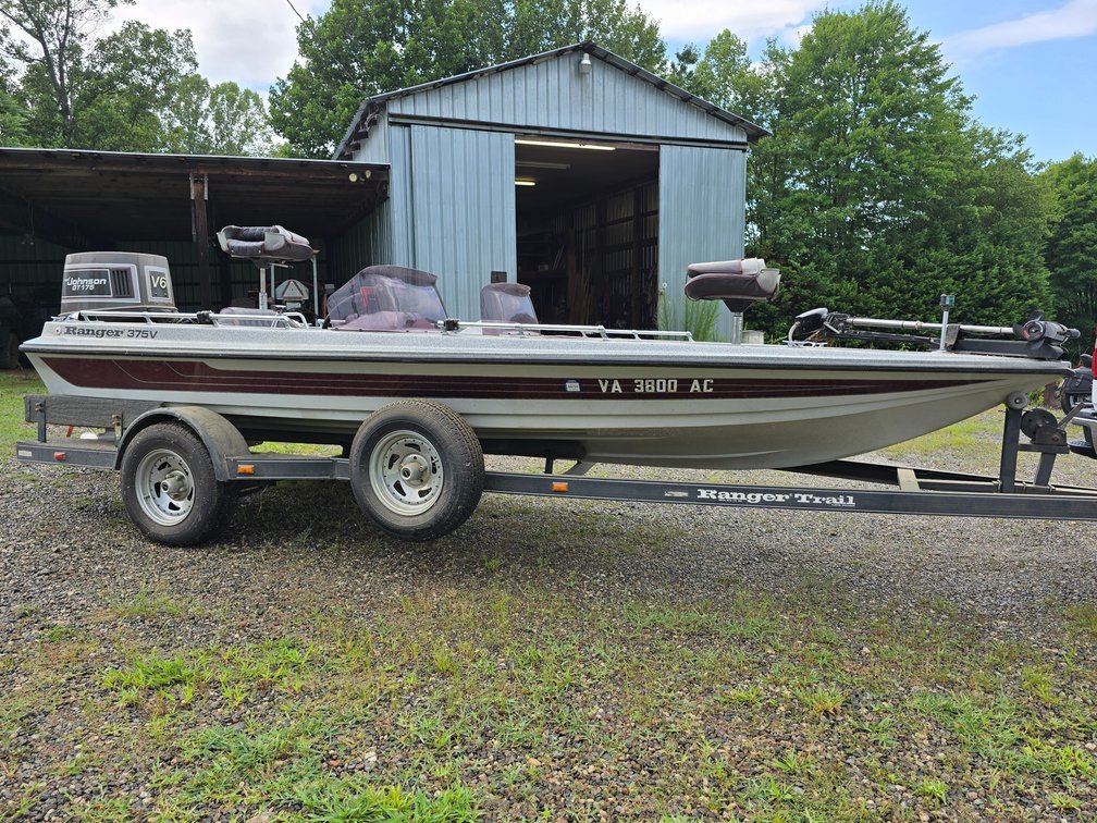 1991 Ranger 375V Bass Boat w/ Johnson GT175 2 Stroke - Clear Title to Boat & Trailer - VIN 18WRT1916M1S28845