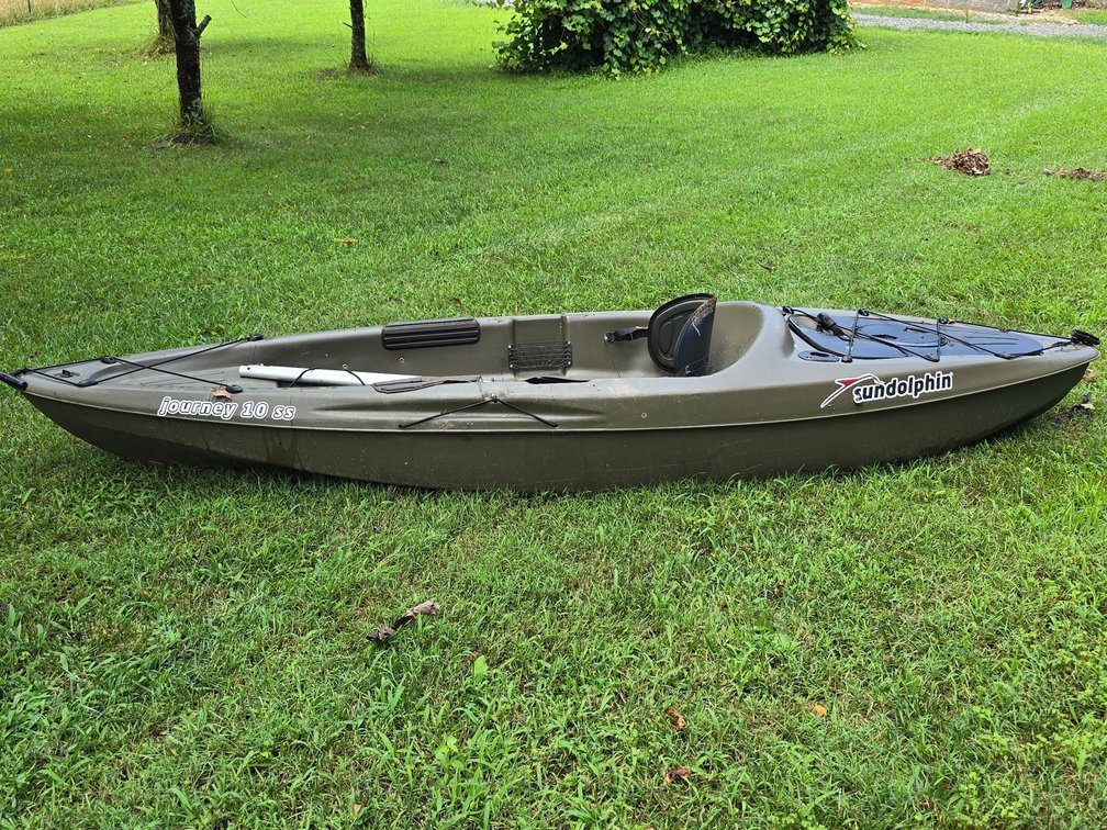 Sundolphin Journey 10 SS Kayak w/ Paddles