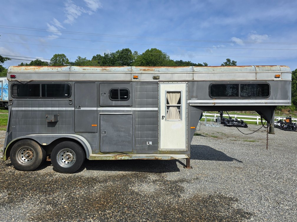 1990 Sundowner Showman 2 Horse Gooseneck Trailer w/ Tack Room - Clear Title - VIN 13SSTLD23L1968940