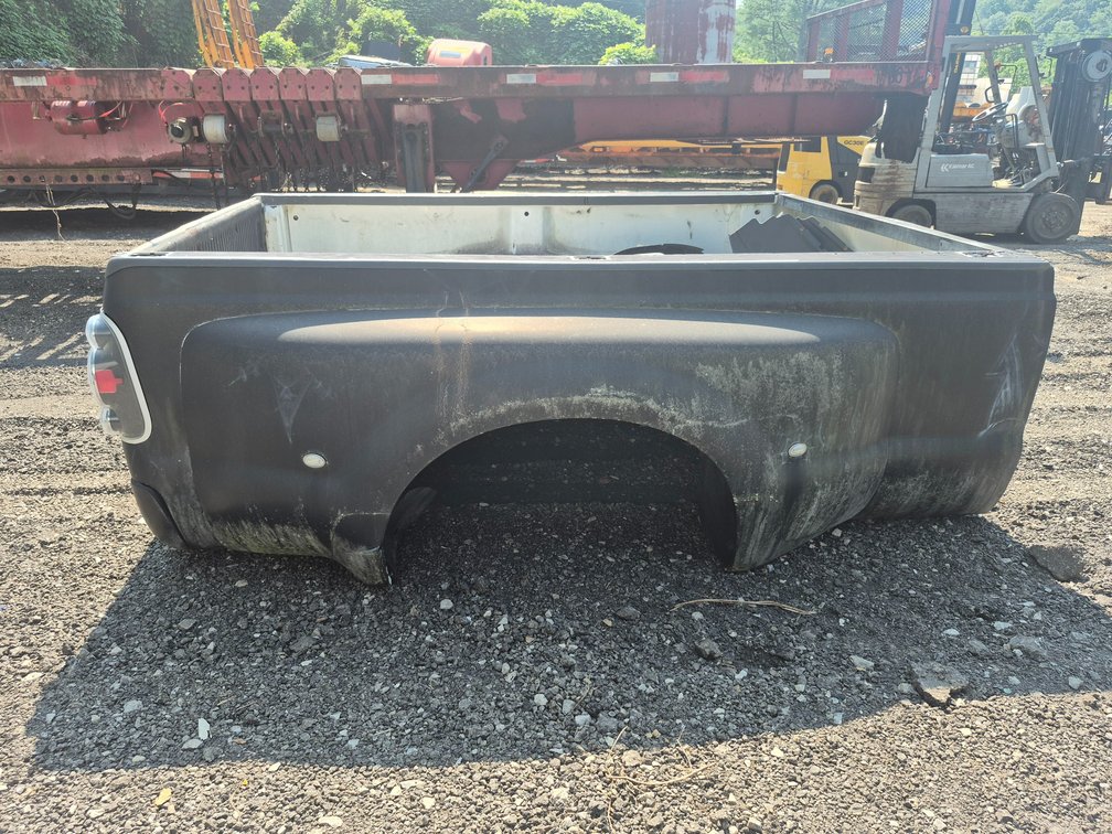 99 - 06 Ford F-350 Dually Bed 8' W/Fenders - Headlights and Inner Fender Wells