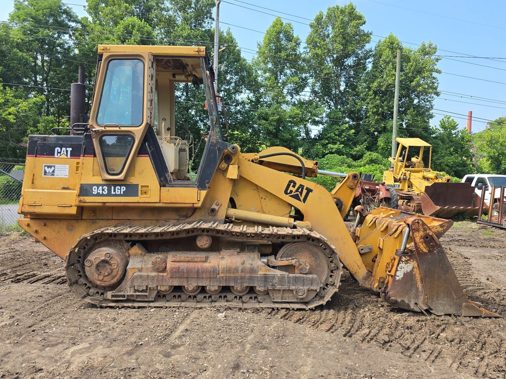 Caterpillar 943 LGP Track Loader - Hydraulic Tooth Bucket - 10,000 Hrs 