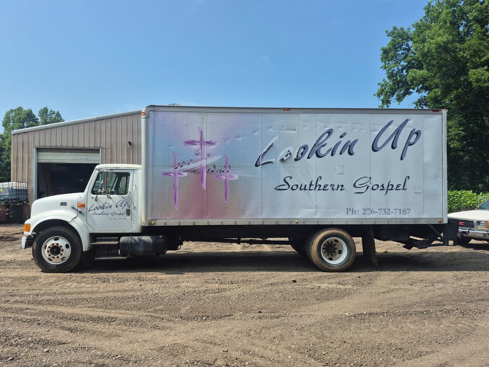 1999 International 4700 DT 466E Diesel Box Truck  5 Speed Transmission 291,192 Miles 22' Box