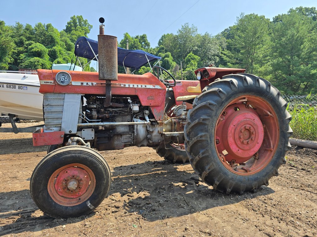 Massey Ferguson 165 2WD Diesel Tractor - 2,200 hrs