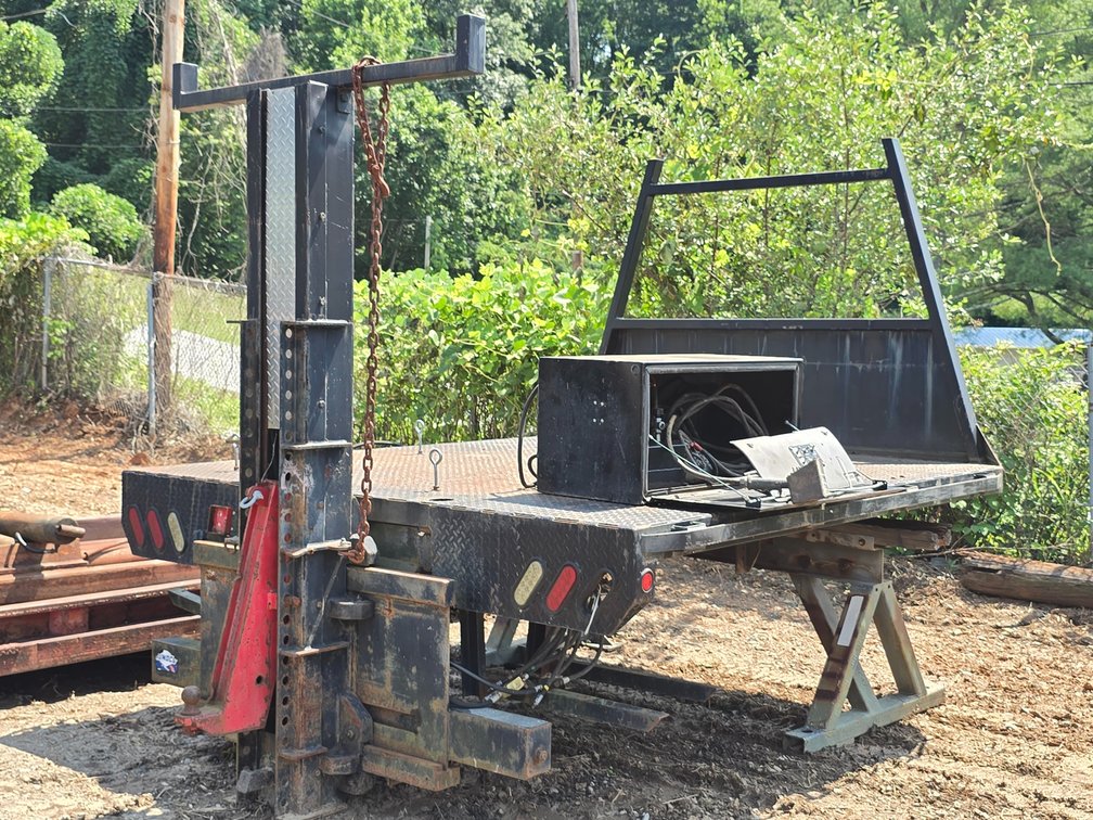 Steel Flatbed w/ 6 Way Hydraulic Mobile Home Toter & Controls 