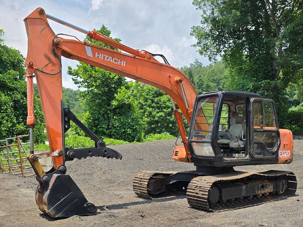 Hitachi EX120 Excavator - 36" Bucket - Fixed Thumb - 6,045 Hrs