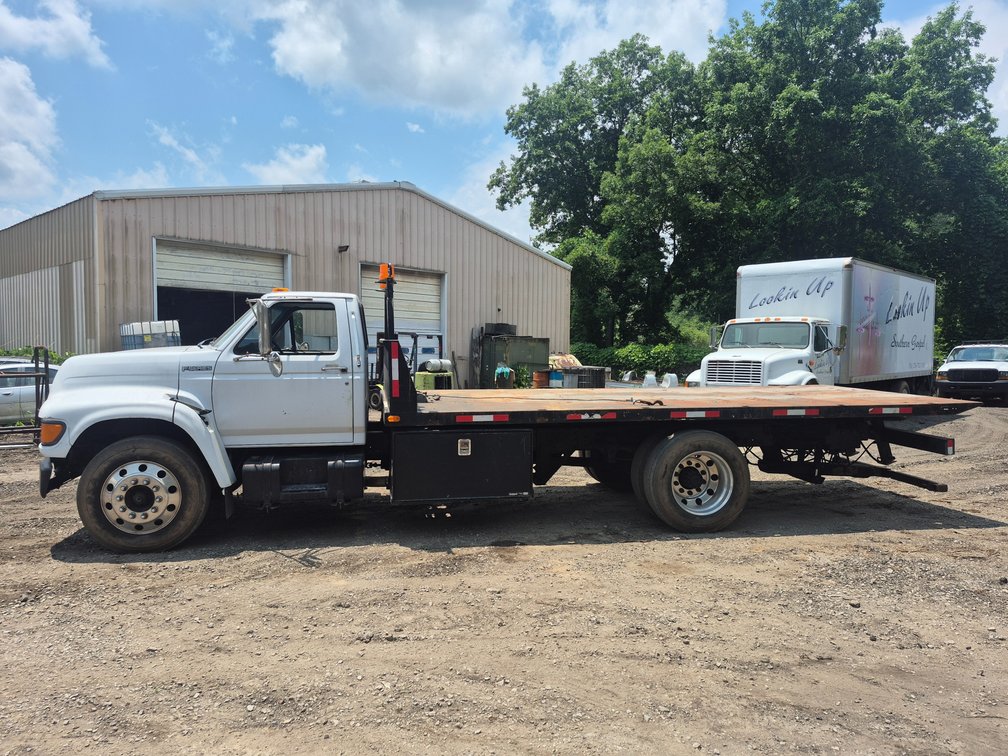 1999 Ford F800 Truck/Rollback - VIN #: 3FENF80C0XMA15271