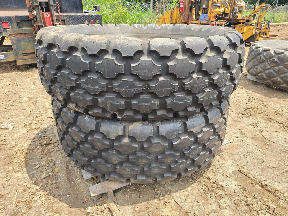 (2) Firestone 23.1 - 26 Tires