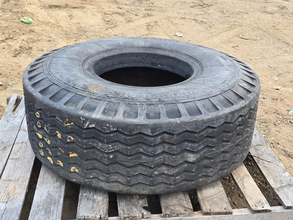 (1) Rubbermec 40-14/13-16 Tire