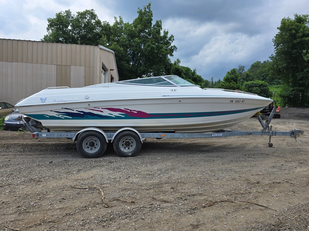 Formula 252SS - 7.4L/454 Engine - Venture Trailer