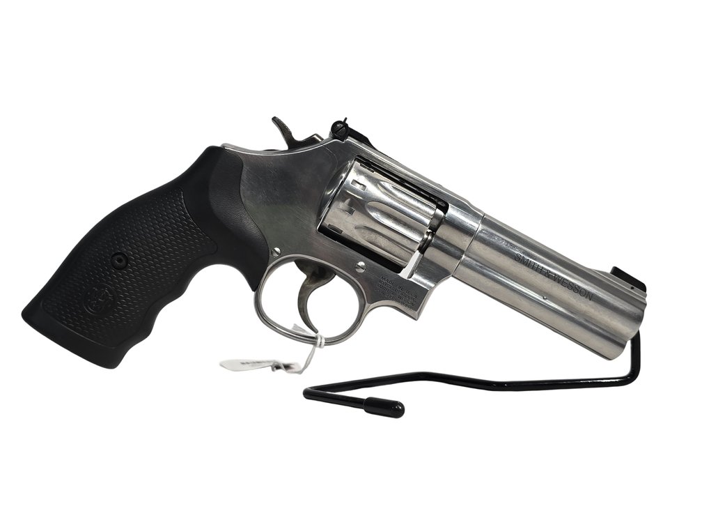 Smith & Wesson Model 617-6 .22 LR - 4" Barrel - Factory Box - Serial EDW5689