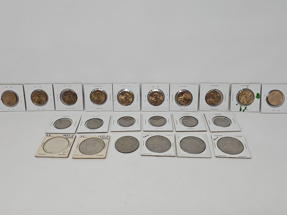 Assorted US Dollar Coins - (10) Sacagawea - (6) Susan B Anthony - (6) Eisenhower - 22 Coins Included 