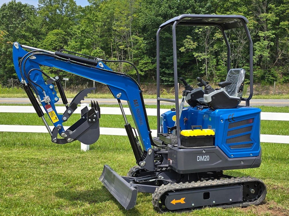 Unused AGT DM20 Mini Excavator - Kubota Diesel - Expandable Undercarriage - Hydraulic Blade