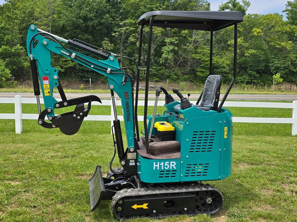 Unused AGT H15R Mini Excavator - 420cc Gas Engine - Hydraulic Blade