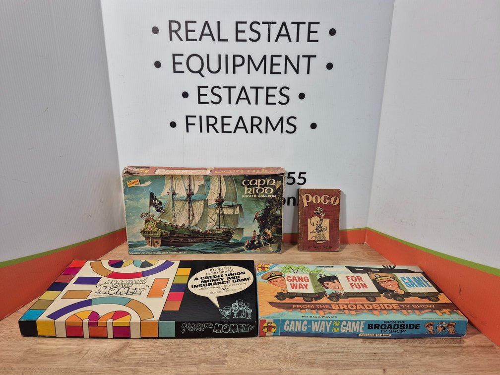 Cap'N Kidd Pirate Galleon Model Ship - Board Games and Vintage POGO Book