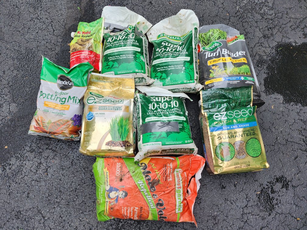 Scott's Turf Builder - Snake Repellent - 10-10-10 Lawn Fertilizer 