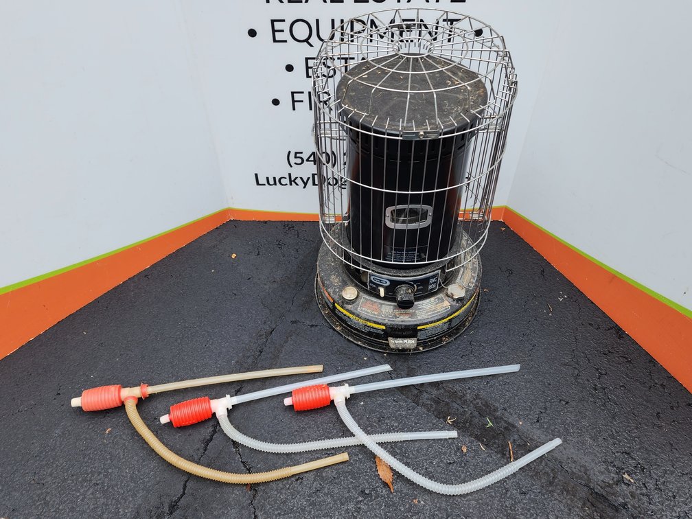 Dyna-Glo Kerosene Heater w/ Assorted Hand Pumps 