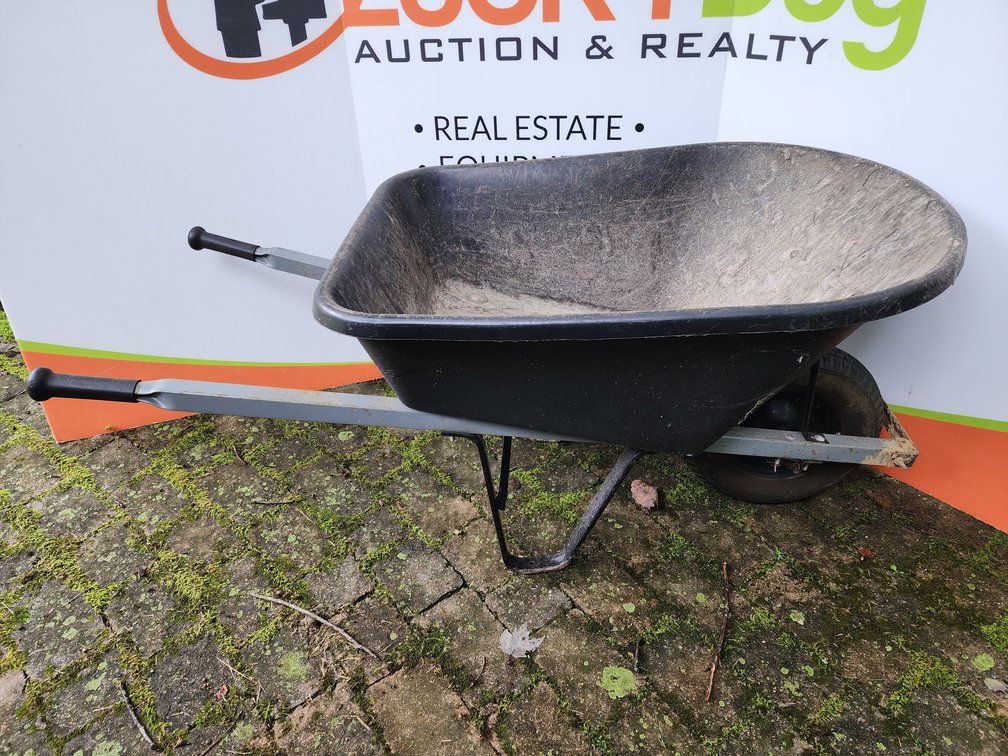 True Temper 6 Cu. Ft. Capacity Plastic Wheelbarrow