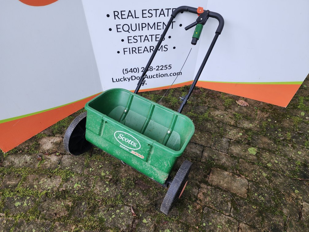 Scott's Accu Green 3000 Spreader 