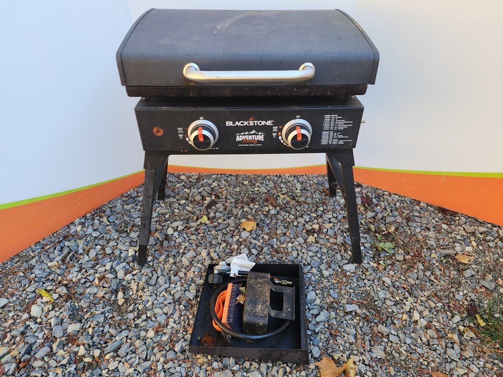 Blackstone Adventure Ready Griddle w/ Stand And Accessories 