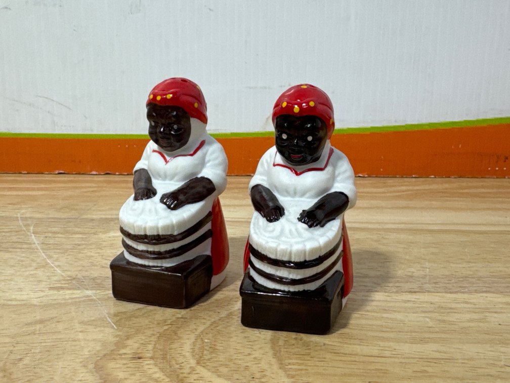 (2) Aunt Jemima Salt and Pepper Shakers Measure 3” Tall 