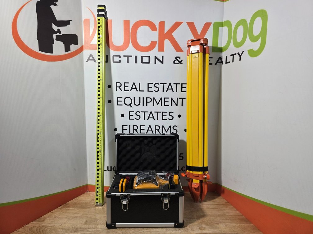 Unused Laser Level - Self Leveling w/ Tripod