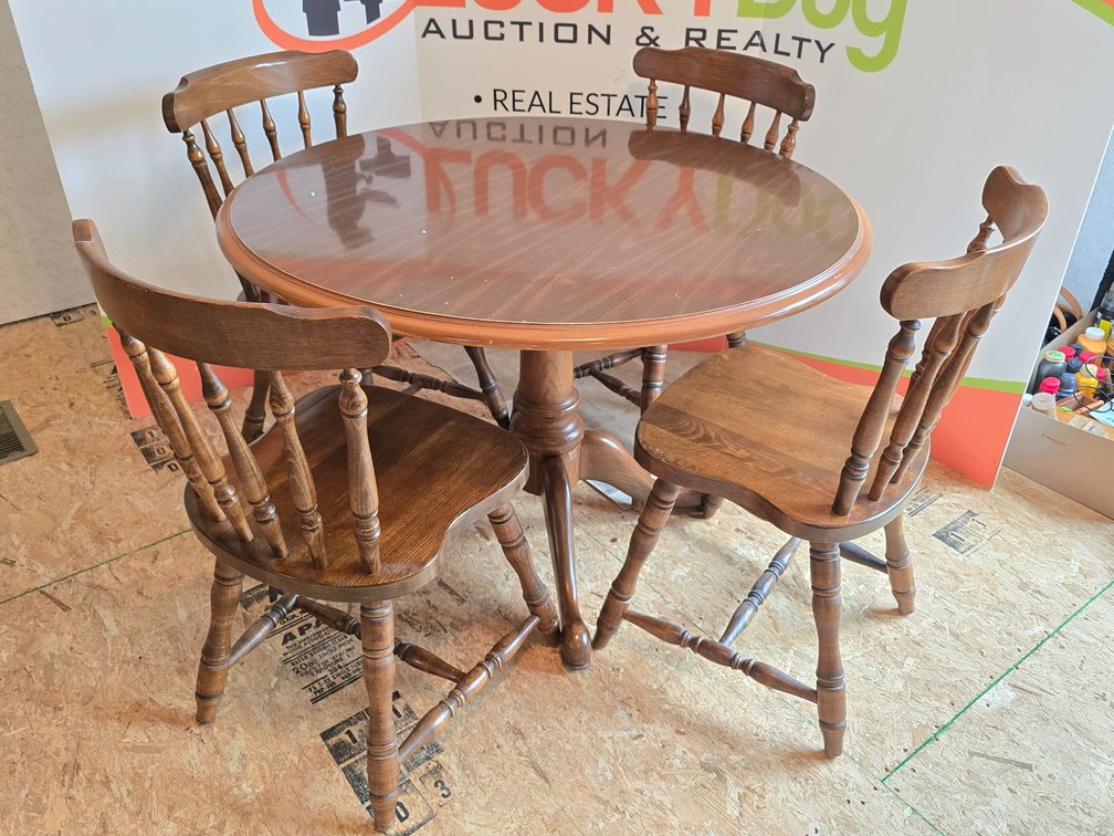Round Dining Room Table w/ Four Chairs - Measures 29" Tall x 41.5" Wide