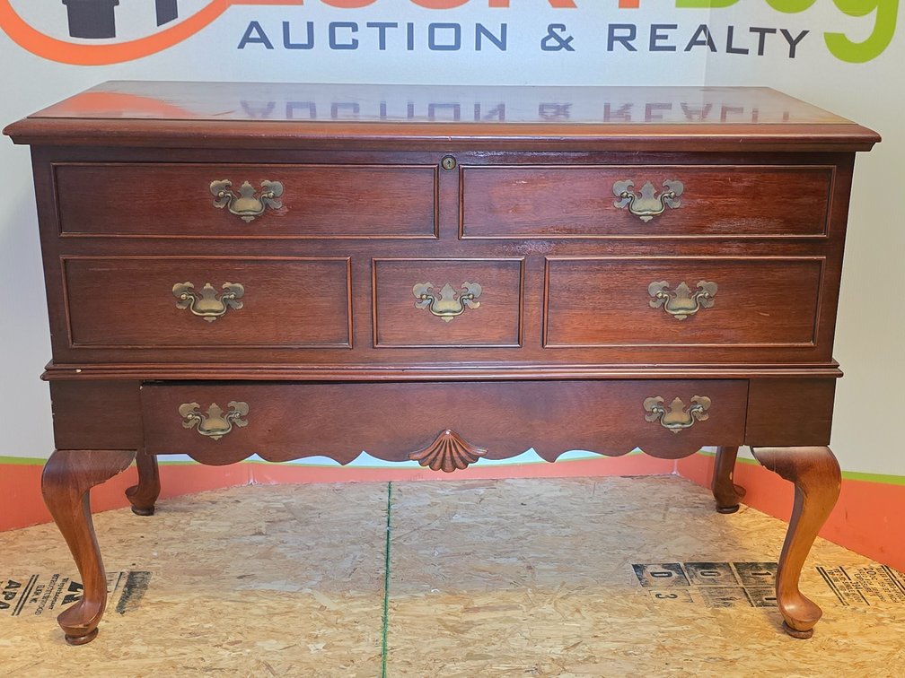 Lane Cedar Chest - Measures 30.5" Tall x 43.5" Wide x 18" Deep