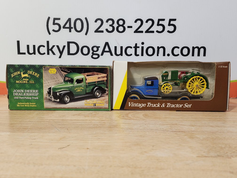 Ertl John Deere 1/32 Scale Vintage Truck and Tractor - Ertl Collectibles John Deere Dealership 1940 Ford Pickup Truck 